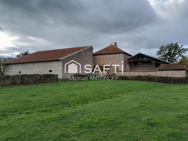 Corps de ferme à rénover avec dépendances – 10 min Roanne