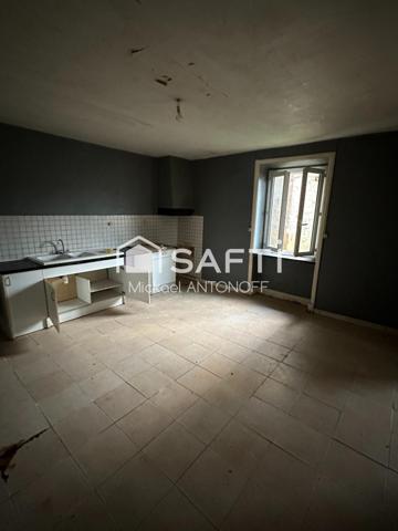 Corps de ferme à rénover avec dépendances – 10 min Roanne