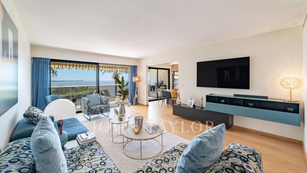 CANNES CROIX DES GARDES Vue Mer panoramique pour ce magnifique appartement rénové