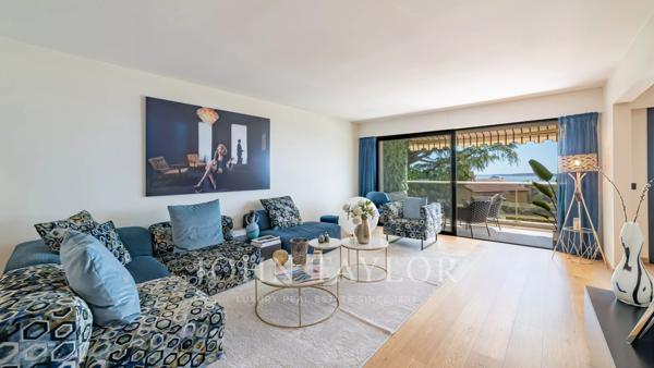 CANNES CROIX DES GARDES Vue Mer panoramique pour ce magnifique appartement rénové