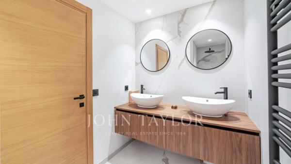 CANNES CROIX DES GARDES Vue Mer panoramique pour ce magnifique appartement rénové