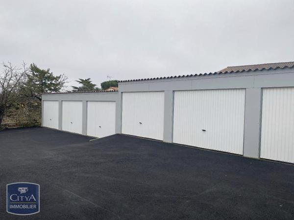 Location parking Niort (79000)