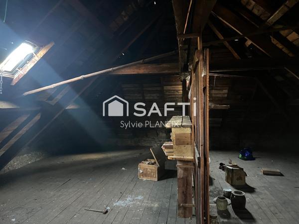 Grande maison de caractère avec dépendance ! À Merlines !