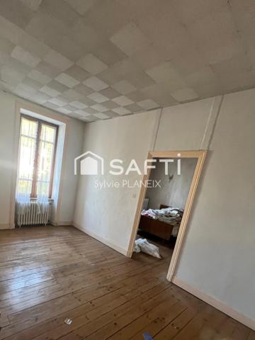 Grande maison de caractère avec dépendance ! À Merlines !