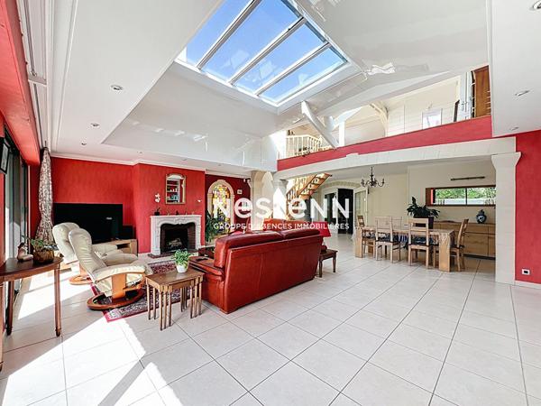 Maison familiale de 260 m² baignée de lumière, terrain de 1300 m² sans vis-à-vis