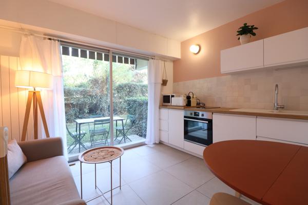 ROYAN - QUARTIER DU PARC - 200 PLAGE ET 100 M COMMERCES - CHARMANT T1 BIS AVEC TERRASSE