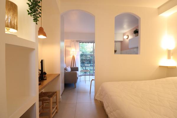 ROYAN - QUARTIER DU PARC - 200 PLAGE ET 100 M COMMERCES - CHARMANT T1 BIS AVEC TERRASSE