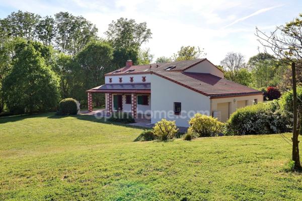 Propriété 10 pièces (8 chambres) 205m² à MONTREVAULT-SUR-EVRE