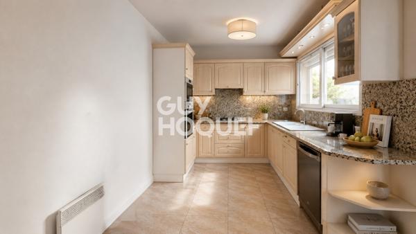Elne · Maison de ville rénovée, cœur de centre · 215 000 €