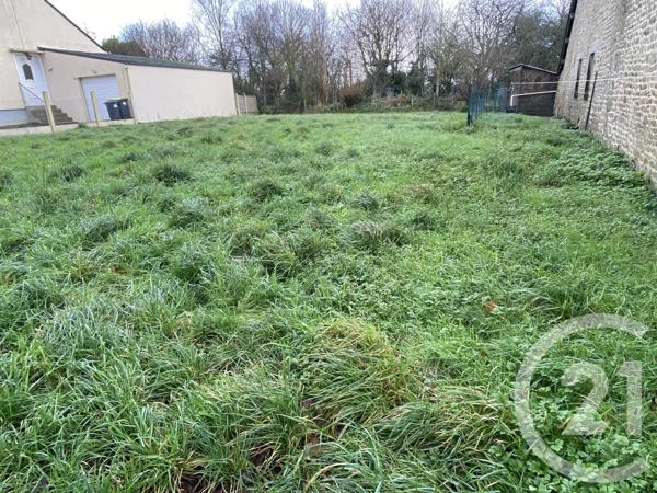 Terrain à vendre  27800 m 2   COMBOURG  - 35
