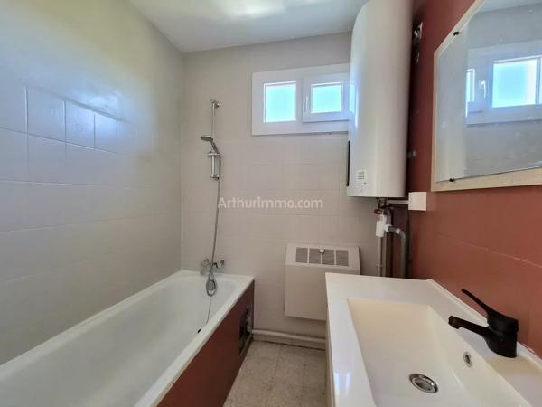 Location                                                      Appartement
                        
                     3 pièces                      54 m2                     à Draguignan