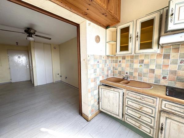 Vente                                                      Appartement
                        
                     1 pièces                      18 m2                     à La Londe-les-Maures