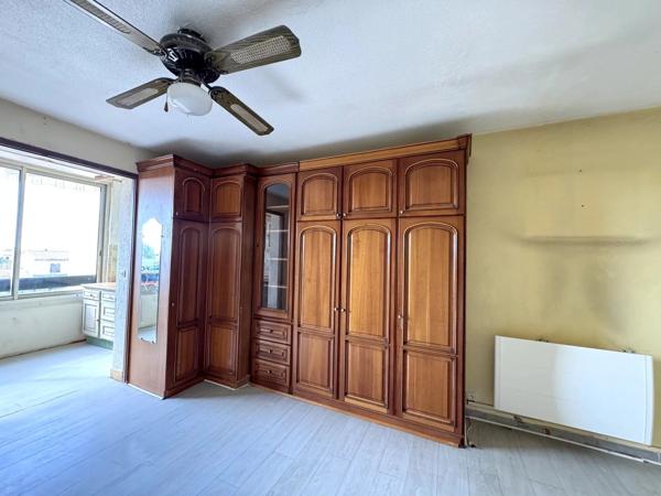Vente                                                      Appartement
                        
                     1 pièces                      18 m2                     à La Londe-les-Maures