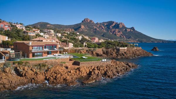 Exceptionnelle Villa neuve pieds dans l'eau prestations ultra-luxe