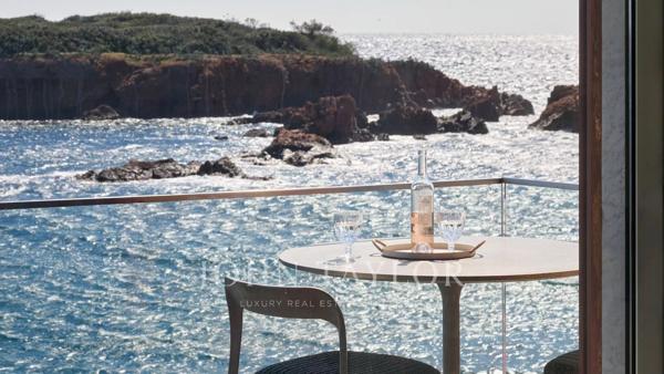 Exceptionnelle Villa neuve pieds dans l'eau prestations ultra-luxe