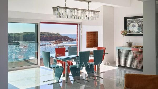 Exceptionnelle Villa neuve pieds dans l'eau prestations ultra-luxe