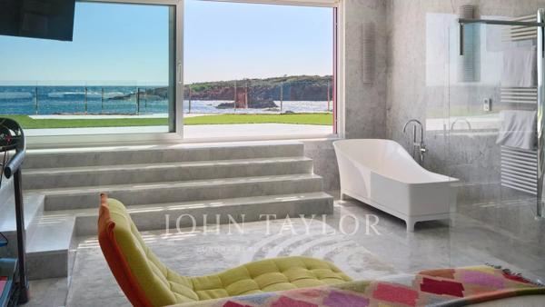 Exceptionnelle Villa neuve pieds dans l'eau prestations ultra-luxe