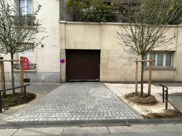 Stationnement à louer    10 m2 Vincennes