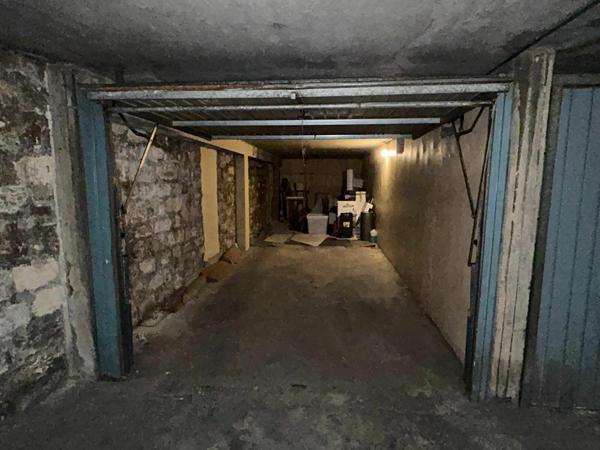 Stationnement à louer    10 m2 Vincennes