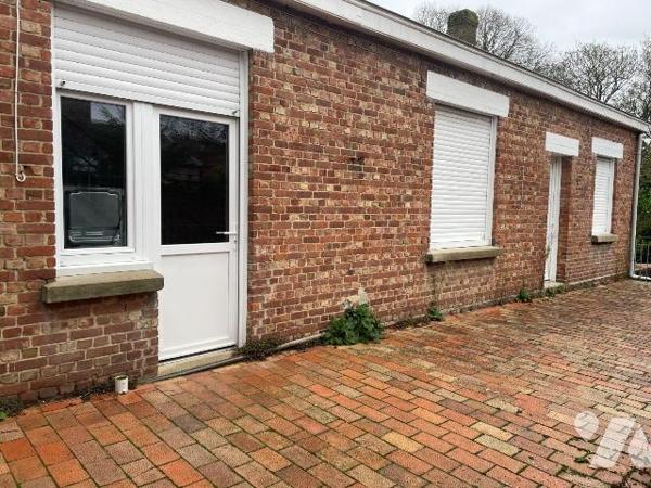 A VENDRE A BAILLEUL dans le Nord (59) : IMMEUBLE MIXTE COMMERCIAL ET HABITATION - EN CENTRE VIL...