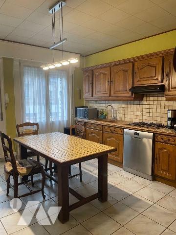 A VENDRE A BAILLEUL dans le Nord (59) : IMMEUBLE MIXTE COMMERCIAL ET HABITATION - EN CENTRE VIL...