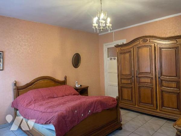 A VENDRE A BAILLEUL dans le Nord (59) : IMMEUBLE MIXTE COMMERCIAL ET HABITATION - EN CENTRE VIL...