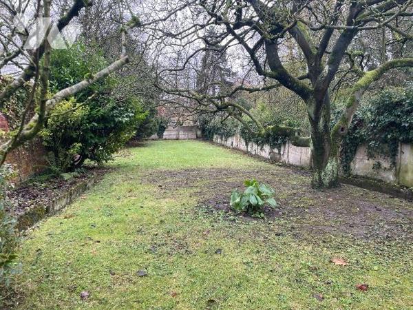 A VENDRE A BAILLEUL dans le Nord (59) : IMMEUBLE MIXTE COMMERCIAL ET HABITATION - EN CENTRE VIL...