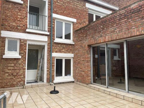 A VENDRE A BAILLEUL dans le Nord (59) : IMMEUBLE MIXTE COMMERCIAL ET HABITATION - EN CENTRE VIL...