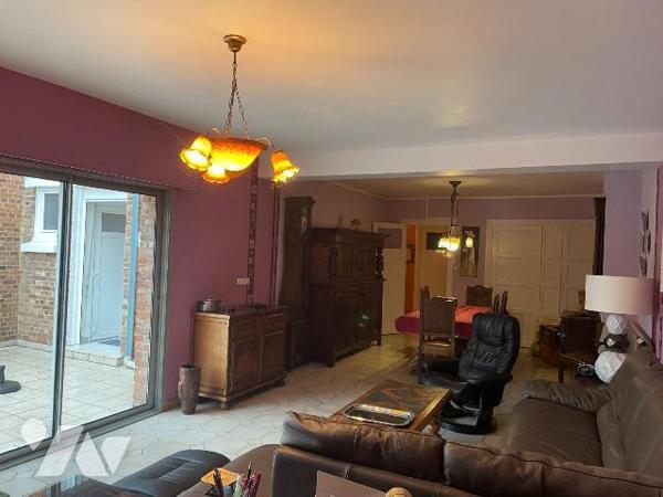 A VENDRE A BAILLEUL dans le Nord (59) : IMMEUBLE MIXTE COMMERCIAL ET HABITATION - EN CENTRE VIL...