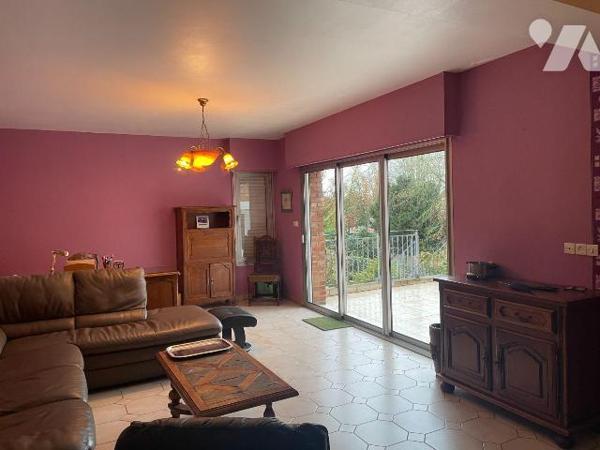 A VENDRE A BAILLEUL dans le Nord (59) : IMMEUBLE MIXTE COMMERCIAL ET HABITATION - EN CENTRE VIL...