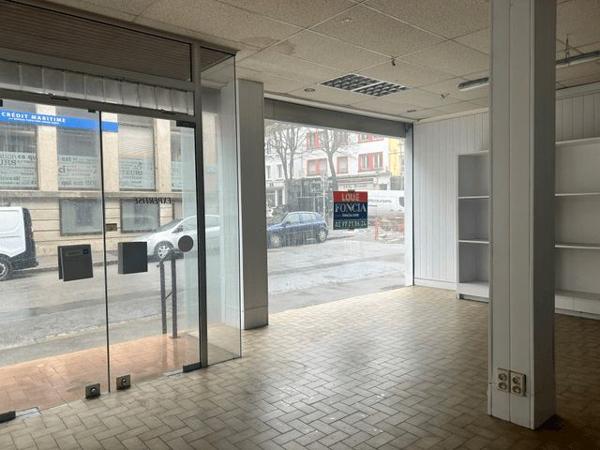 Location Local commercial 1 pièce 96.8 m² - 2 RUE AUGUSTE NAYEL Lorient 56100