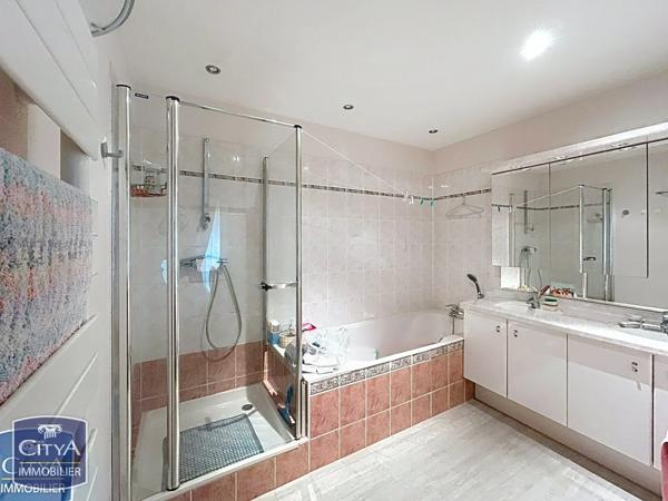 Appartement à vendre 3 pièces 97.38m² Laval (53000)