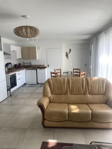 A LOUER TIERCE Appartement NEUF Type 3 MEUBLE de 63 m2 avec balcon