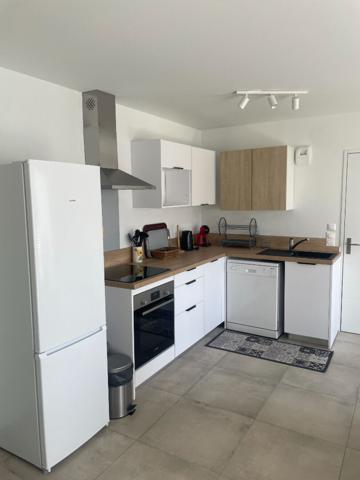 A LOUER TIERCE Appartement NEUF Type 3 MEUBLE de 63 m2 avec balcon