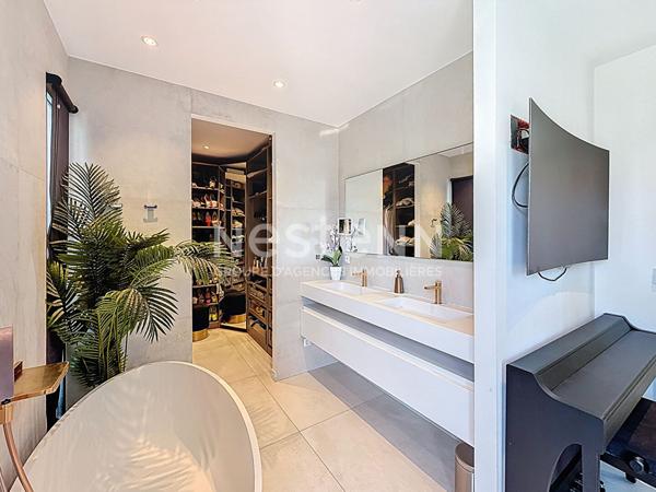 MAISON INDIVIDUELLE SITUEE DANS LE QUARTIER SAINT-JACQUES A GRASSE