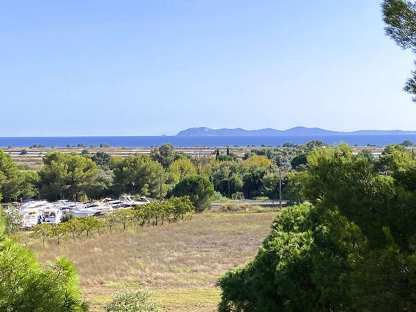 Appartement T1 à vendre à La Londe-les-Maures avec vue mer - Idéal investisseur