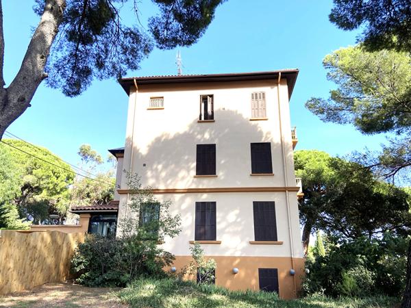 Appartement T1 à vendre à La Londe-les-Maures avec vue mer - Idéal investisseur