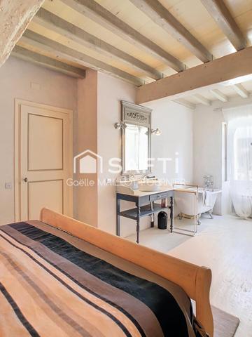 Maison au calme avec cachet et jardin.