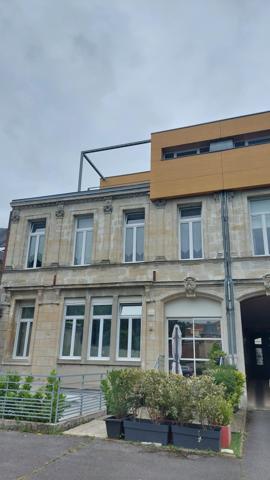 Spacieux T4 dans un immeuble de caractère