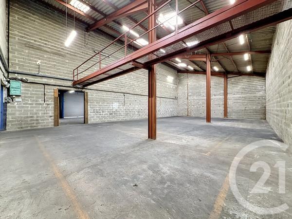 à vendre  1414,60 m 2   LA REOLE  - 33