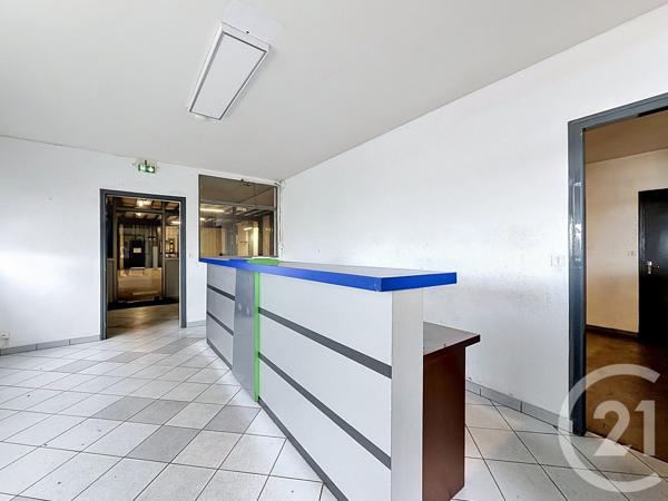 à vendre  1414,60 m 2   LA REOLE  - 33