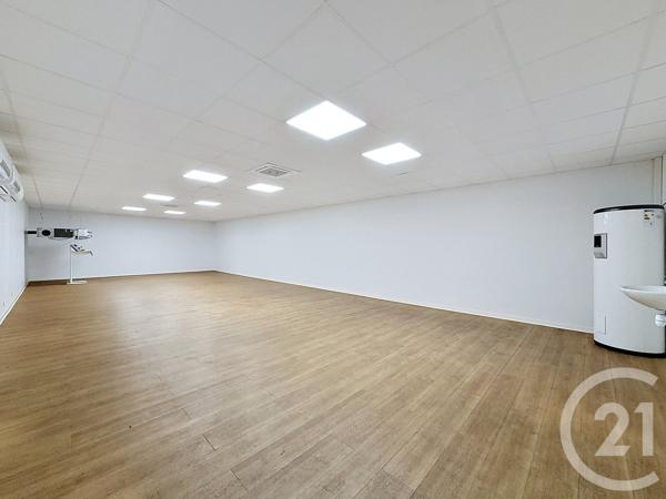 à vendre  1414,60 m 2   LA REOLE  - 33