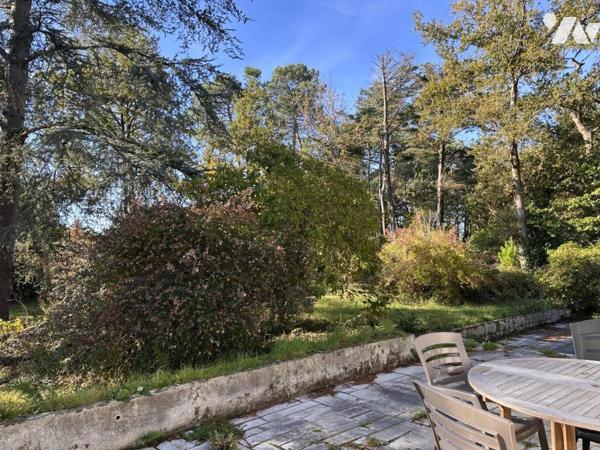 A VENDRE CARNAC Nord, dans lotissement résidentiel, maison années 70, terrain en Na 6460 m²