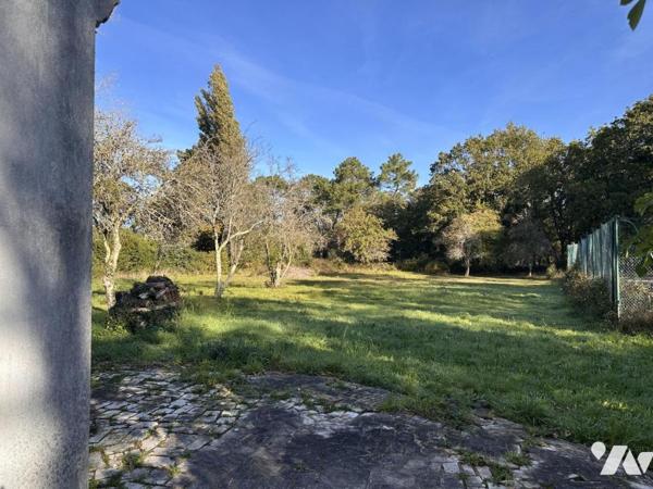 A VENDRE CARNAC Nord, dans lotissement résidentiel, maison années 70, terrain en Na 6460 m²