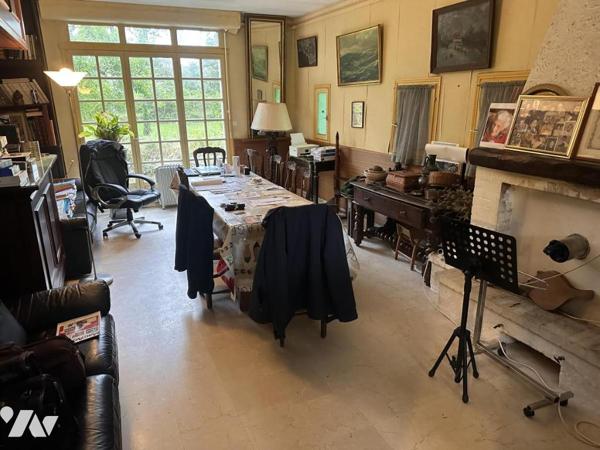 A VENDRE CARNAC Nord, dans lotissement résidentiel, maison années 70, terrain en Na 6460 m²