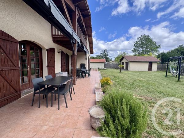 Maison à vendre  4 pièces - 150 m 2   HOURTIN  - 33