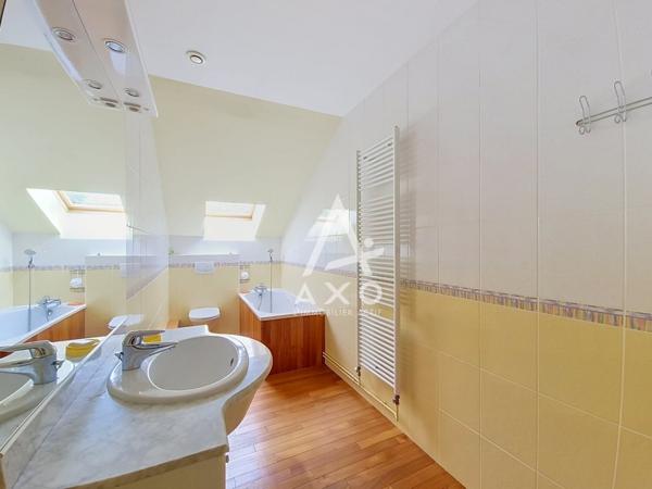 Maison familiale 5 pièces avec sous-sol total et jardin arboré de 900 m² – Beauvais, quartier Marissel