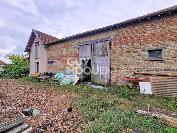 Maison à vendre de 5 pièces de 83.54 m² avec grange de 100 m² et terrain constructible