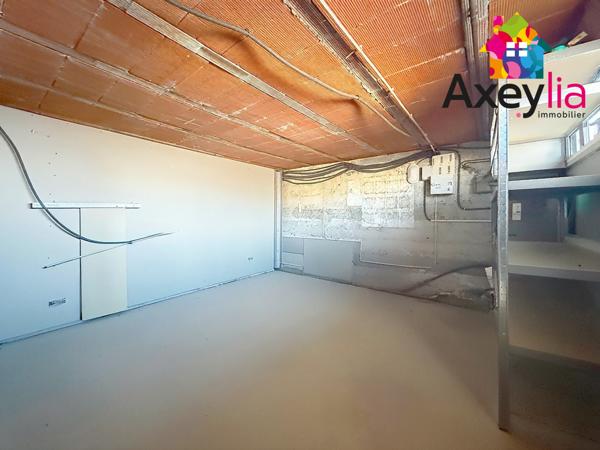 Riorges (42153) A VENDRE - RIORGES - MAISON RÉNOVÉE AVEC TROIS CHAMBRES, GARAGE ET TERRAIN