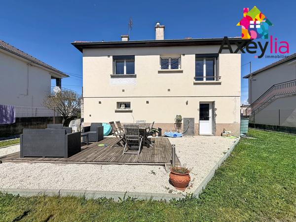 Riorges (42153) A VENDRE - RIORGES - MAISON RÉNOVÉE AVEC TROIS CHAMBRES, GARAGE ET TERRAIN